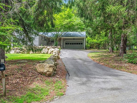 4th image of 325 Shady Hill Dr