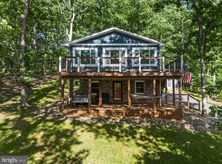 1066 Lakeview Dr, Cross Junction, VA 22625