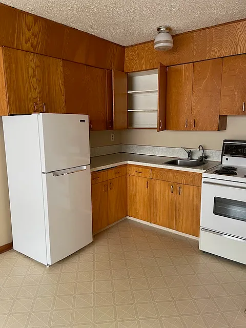 Studio, $900 — Photo 2