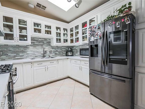 2nd image of 2105 Port Ave
