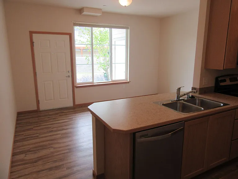 Breakfast Bar/Living Area Breakfast Bar/Living Area