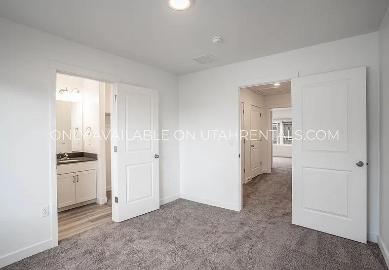 333 S 1110 W — Photo 9