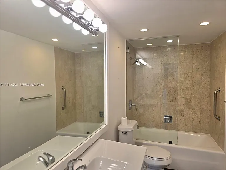 1800 NE 114th St #706 — Photo 12