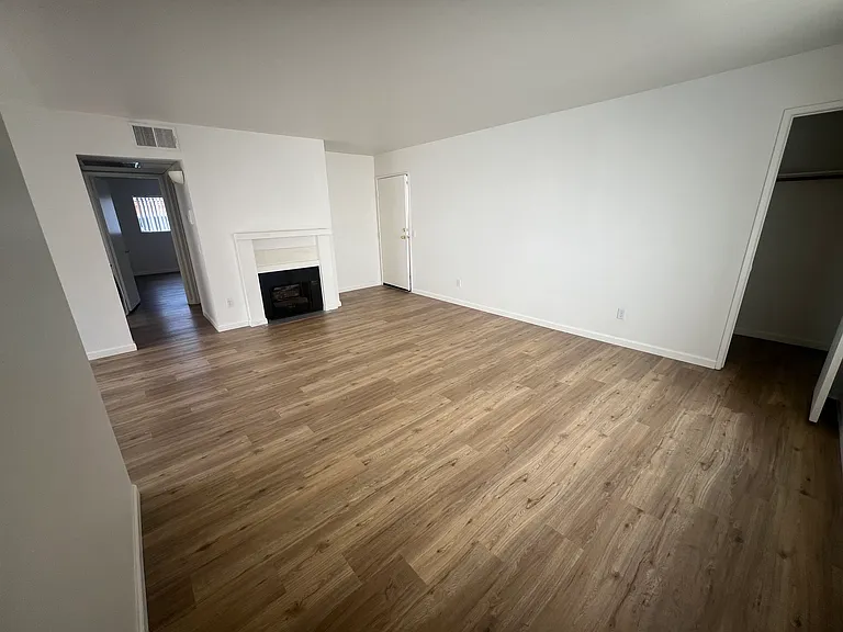 740 N Alfred St #204 — Photo 7