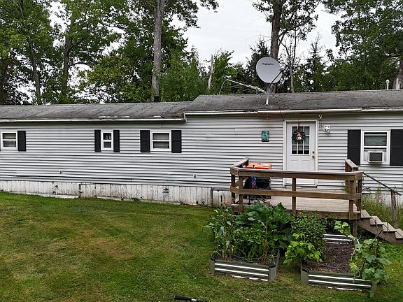 3rd image of 51 River Road