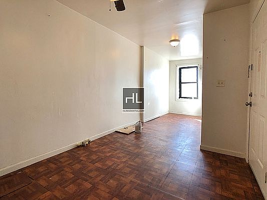 4th image of 692 Henry St APT 4L