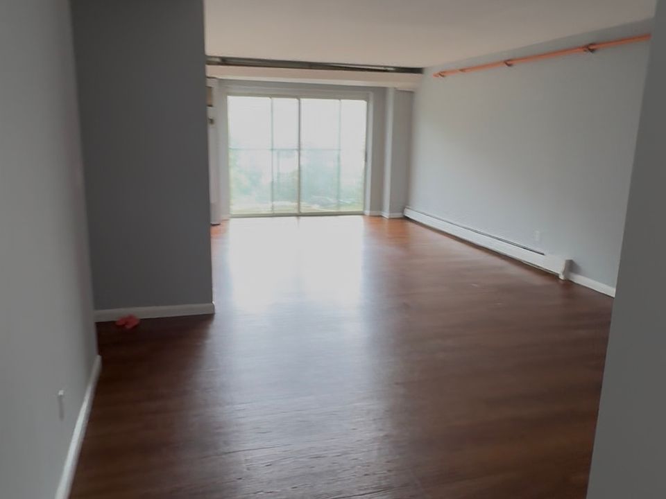 2nd image of 121 Hillside Ave #D05