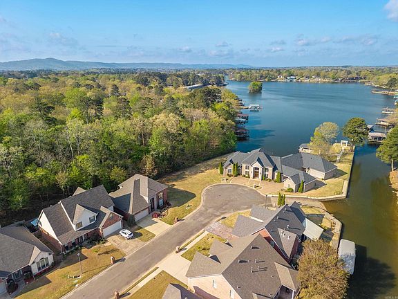 3rd image of 121 Burchwood Bay Cv