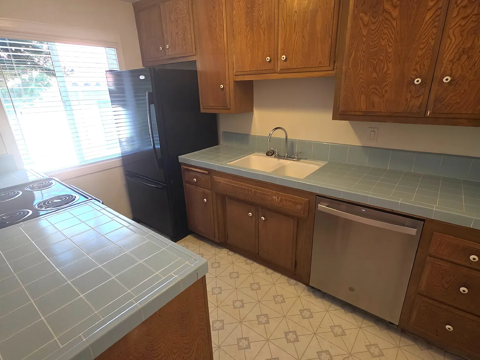 2 bed, 1200 sqft, $3,495 — Photo 2
