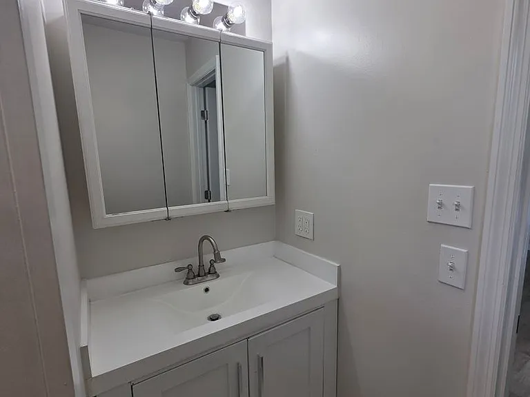 307 Castlewood Dr — Photo 4