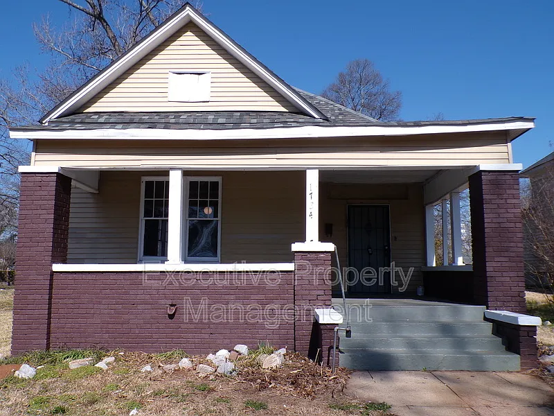 4 bed, 1.0 bath, 1142 sqft, $1,150 — Photo 1