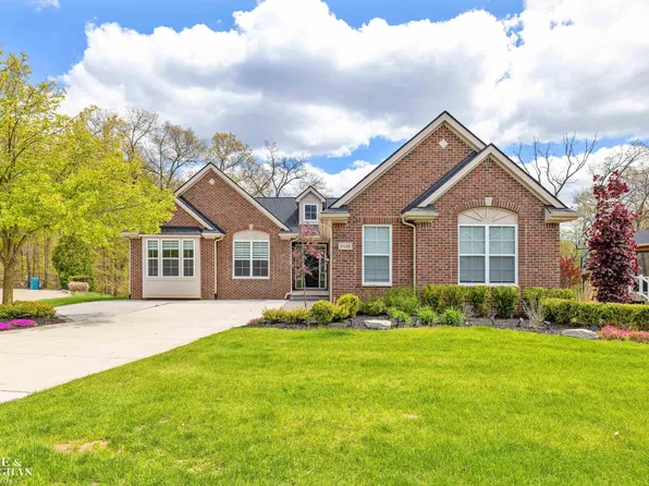 6148 Birchcrest Ln, Commerce Township, MI 48382