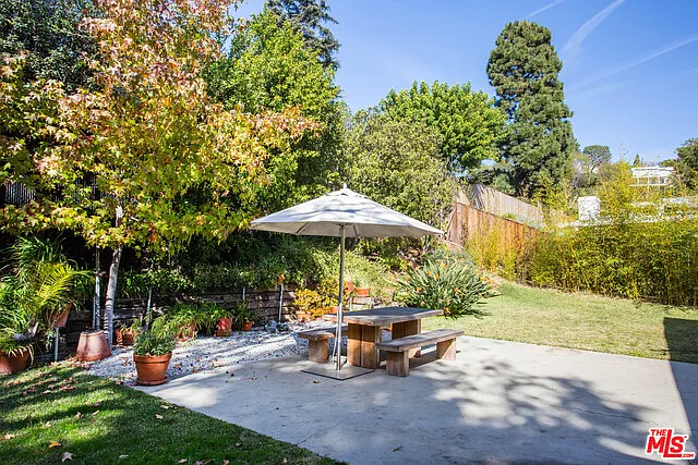 7561 Lolina Ln — Photo 36