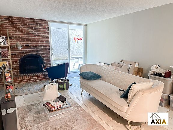 3rd image of 805 29th St APT 105