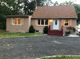 320 Stonehill Rd, Freehold, NJ 07728