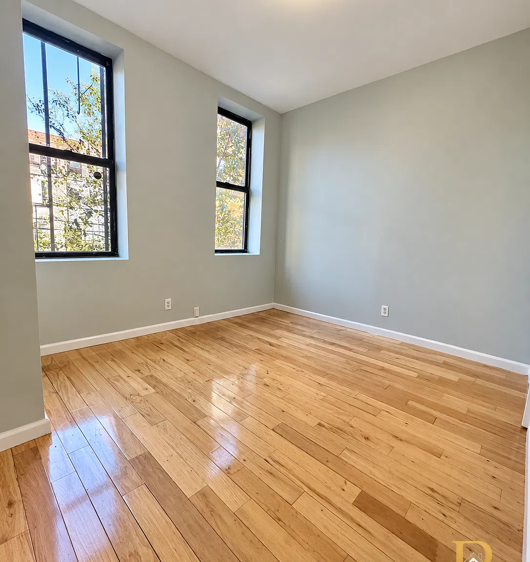415 Hart Street — Photo 3