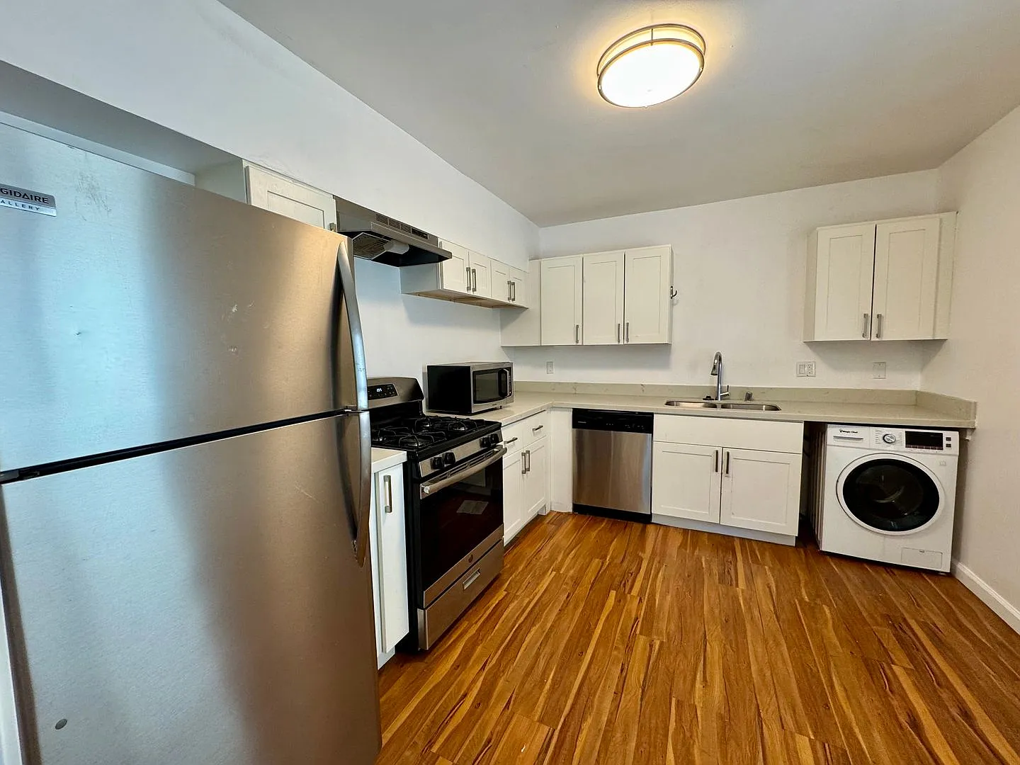 275 N. Oakland — Photo 1