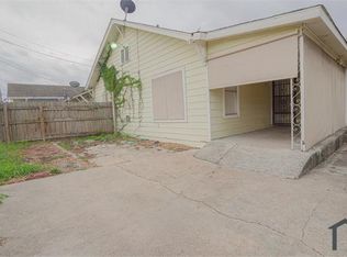 910 Booth St #B, Houston, TX 77009