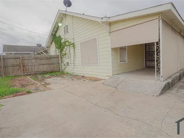910 Booth St, Houston, TX