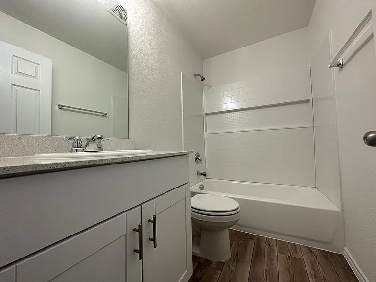 2533 Creekbend Dr — Photo 10