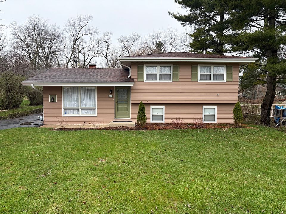 1st image of 202 Hickory Rd