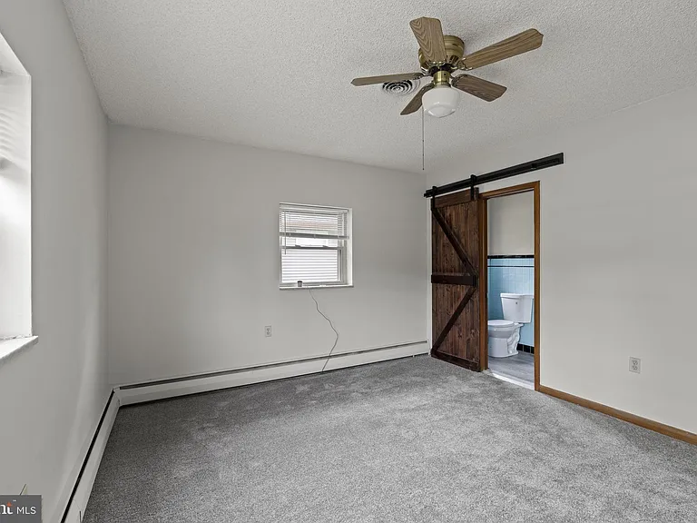819 Mercer St — Photo 15