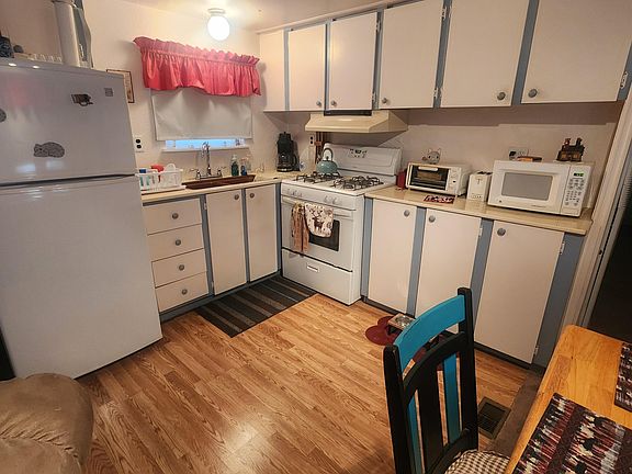 4th image of 108 Queen Aire Ct