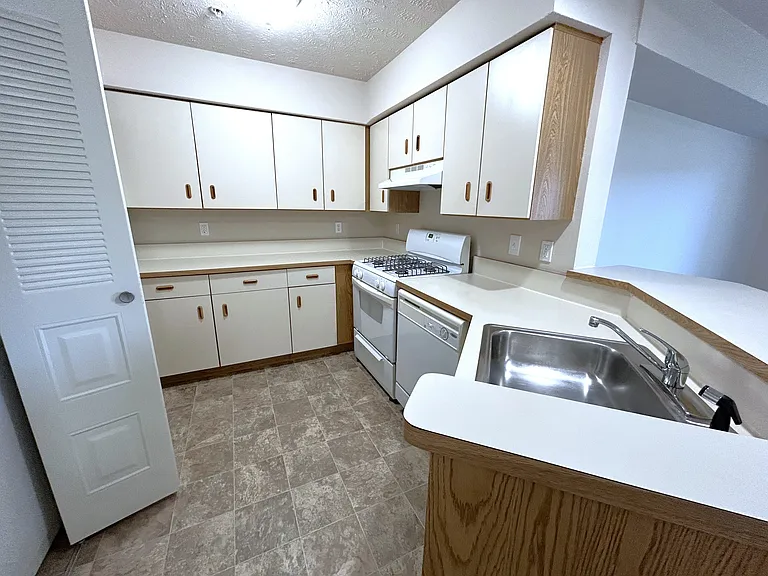 Heatherwood Apartments — Photo 36