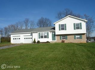 98 Wendover Dr, Bunker Hill, WV 25413