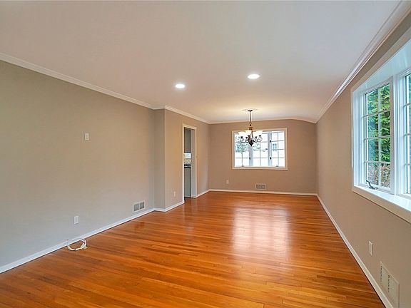 3rd image of 8 Butterfly Dr