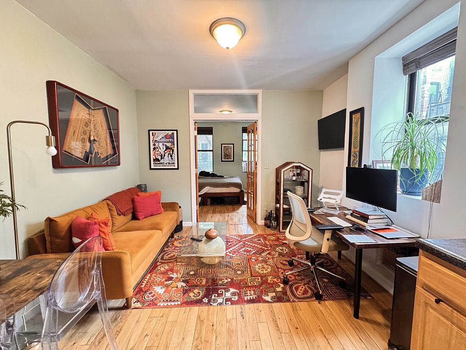 1st image of 306 E 6th St APT 10