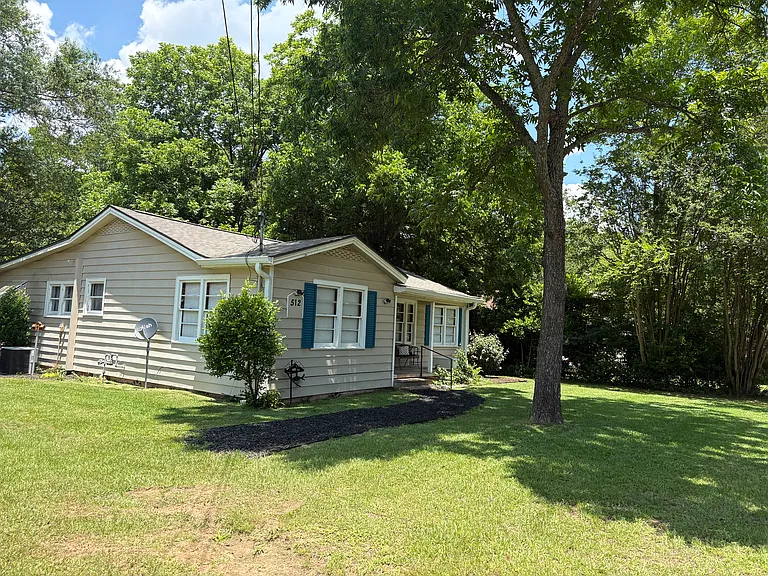 512 W Main St — Photo 4
