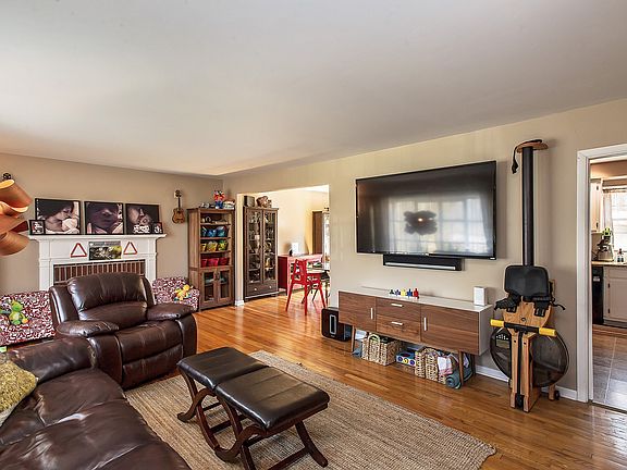 4th image of 49 Stella Dr
