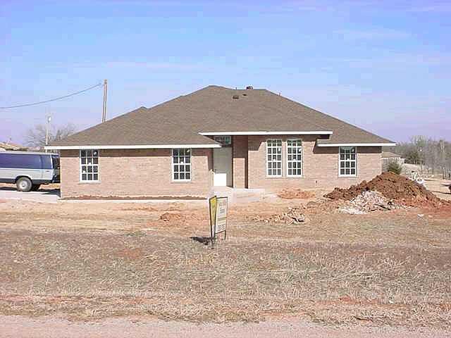 1st image of 905 NW Bassett