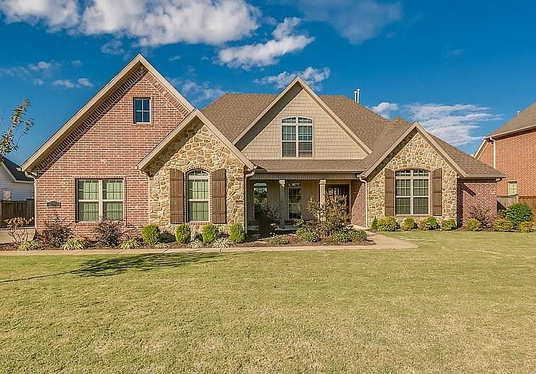 1st image of 2701 W Murfield Dr