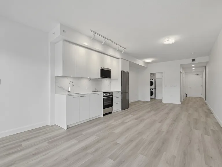 2511 Carolina St — Photo 53
