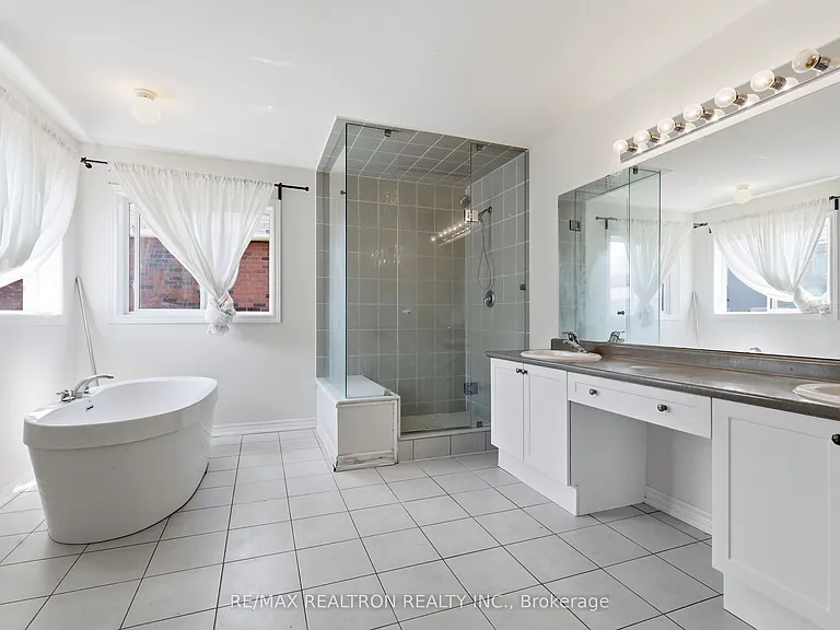 214 Irwin St — Photo 22