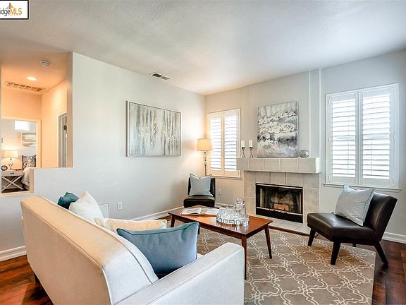 4th image of 2550 Beach Head Way