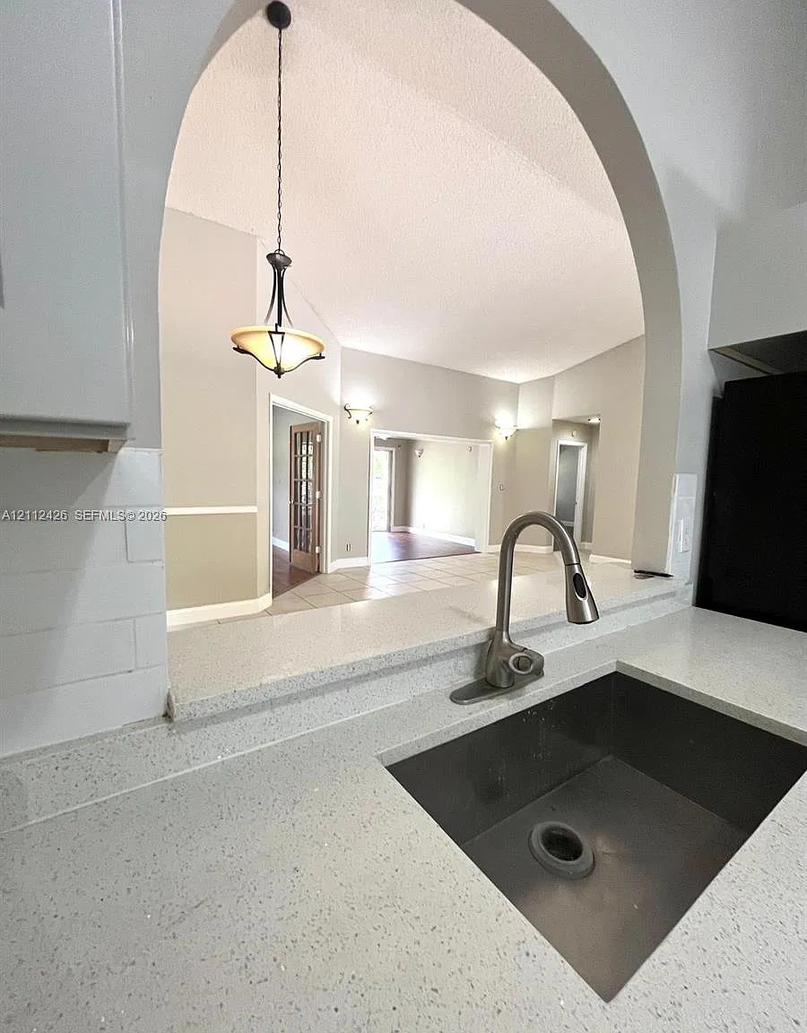 Coral Springs Village — Photo 3