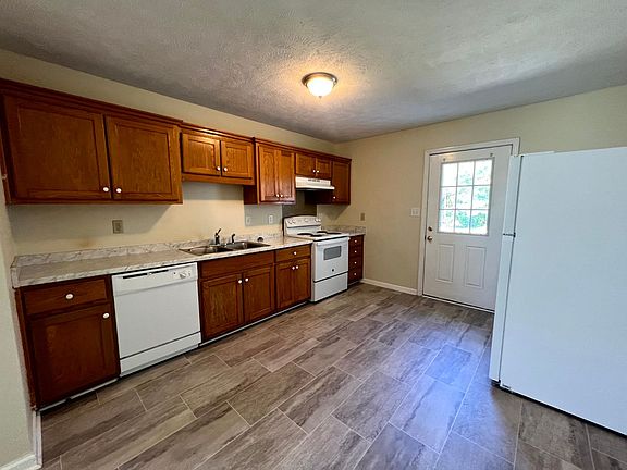 4th image of 206 Bahia Ln