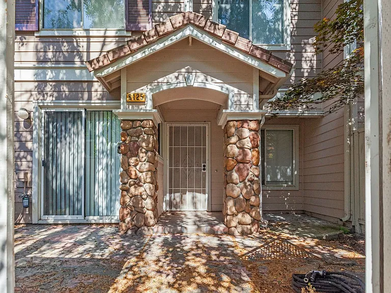 6125 Lambeck Ln — Photo 3