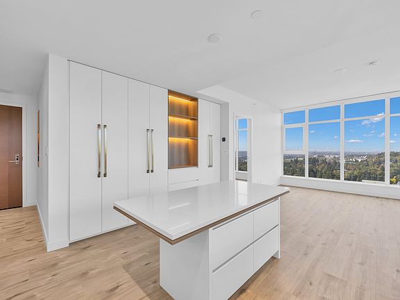 5th image of 720 Farrow St #1608