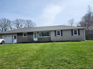 24 Memory Ln, North Syracuse, NY 13212