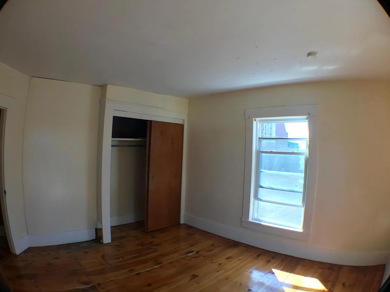 2 bed, 1300 sqft, $1,050 — Photo 2