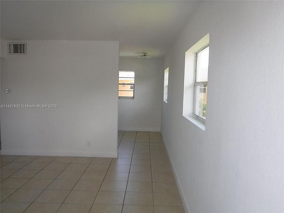 5th image of 4030 NE 10th Ave APT 9