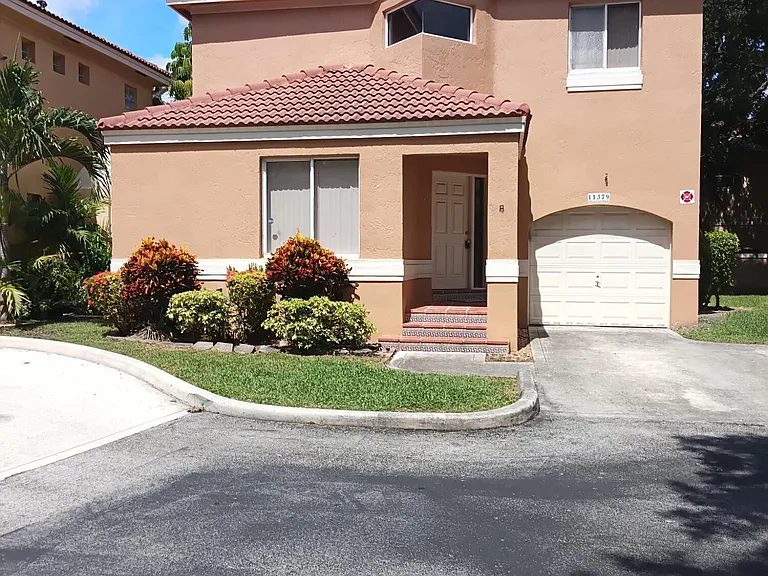 11379 Lakeview Dr — Photo 1