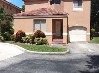 11379 Lakeview Dr, Coral Springs, FL 33071