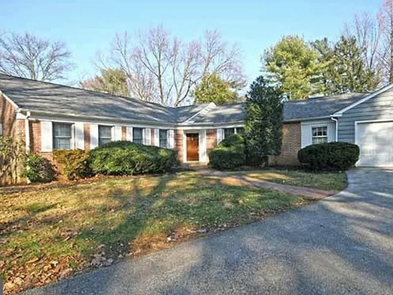1121 Club House Rd — Photo 1