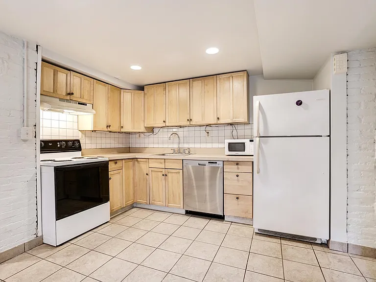 904 French St NW #2 — Photo 3