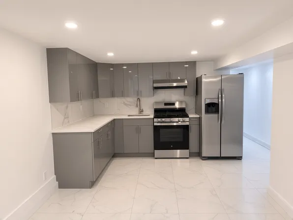 (undisclosed Address), Ridgewood, NY 11385